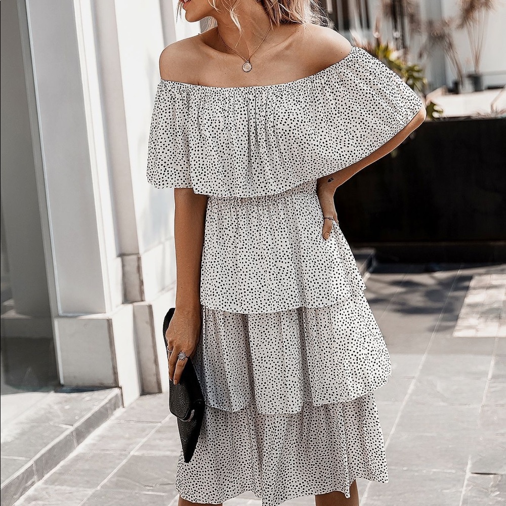 JUST IN🔥White Off The Shoulder Tiered Dress - Picture 3 of 8